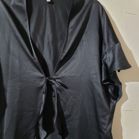 Victoria's Secret Black "Love" Ruffle Kimono Satin Robe OS, lingerie - Picture 3 of 11